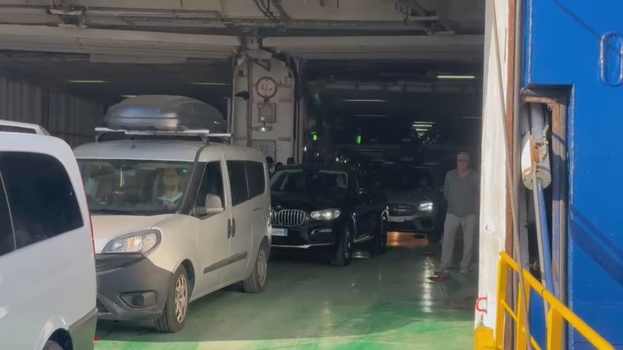 Sezoni veror, nis fluksi i vizitor&euml;ve edhe nga porti i Vlor&euml;s