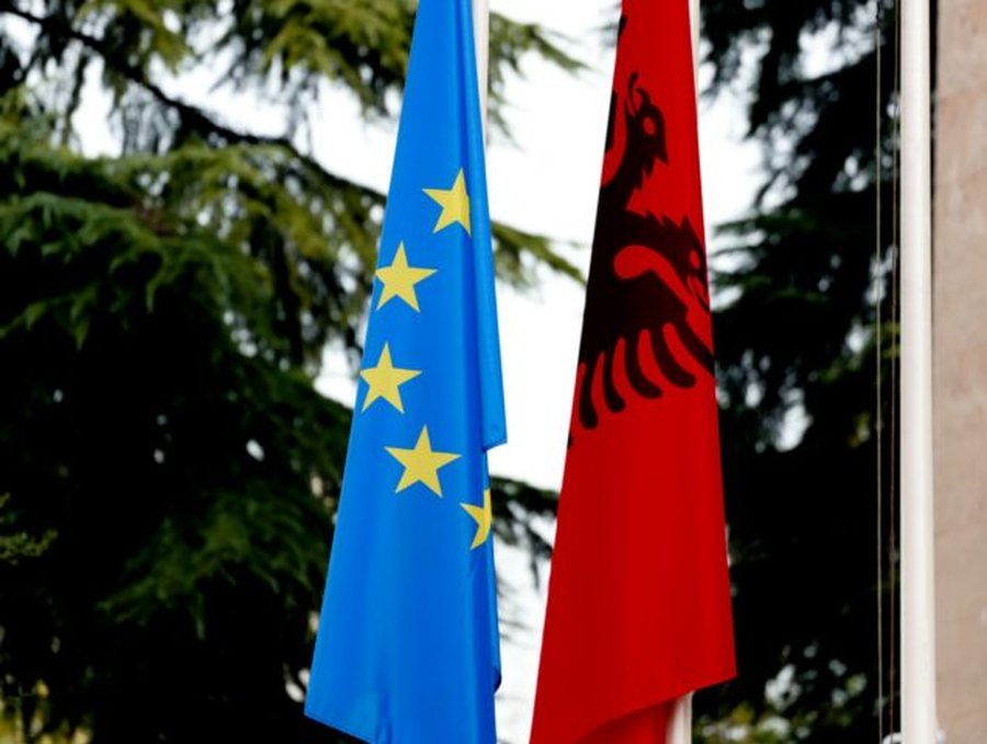 Brukseli drejt mbylljes s&euml; tri kapitujve p&euml;r Shqip&euml;rin&euml;,