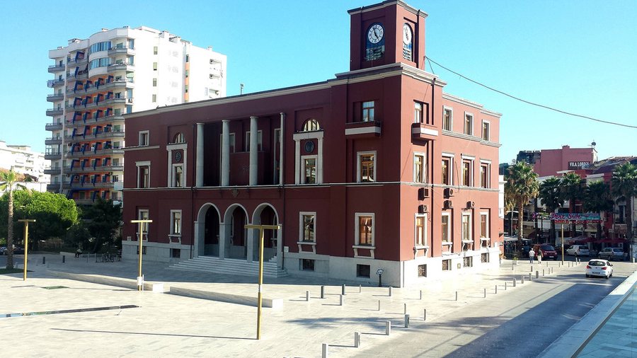 K&euml;shilli Bashkiak i Durr&euml;sit rr&euml;zon planin vendor p&euml;r