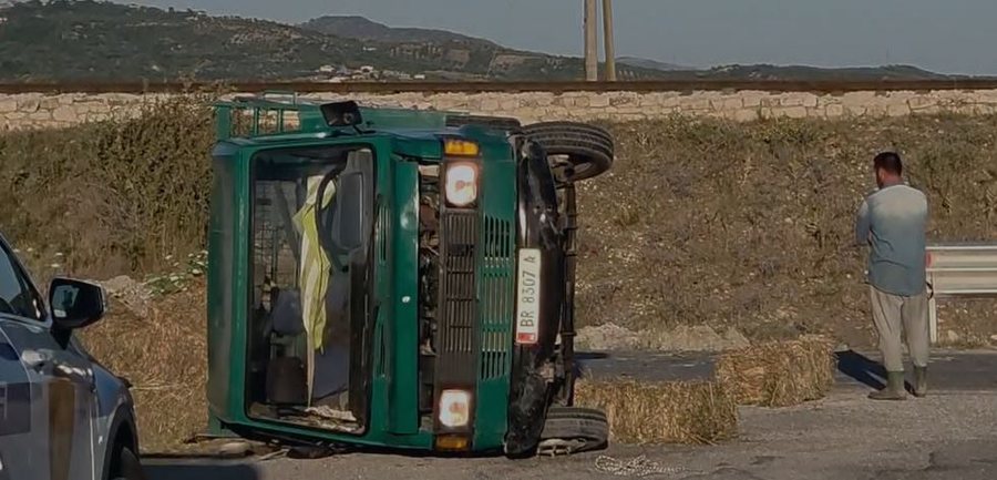 Aksident në aksin Fier-Vlorë, BMW përplaset me
