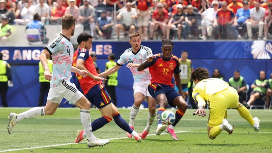 Mikel Merino s&euml;rish hero, Spanja n&euml; gjysm&euml;finalet e