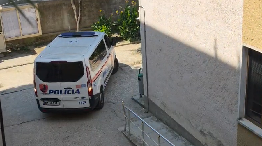 Konflikti n&euml; Fier, flet n&euml;na e 15-vje&ccedil;ares: Vajza u bullizua,