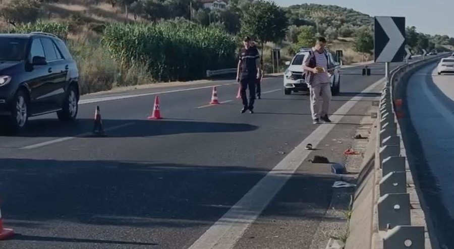 Po kalonte autostrad&euml;n Lushnj&euml;-Rrogozhin&euml;, fuoristrada