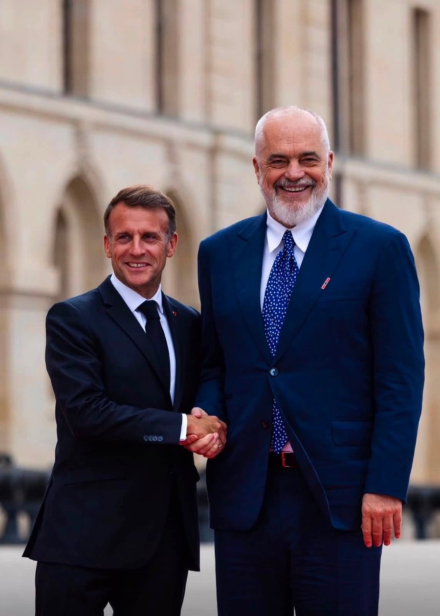 Rama në Paris me ftesë të Macron-it, merr pjesë në