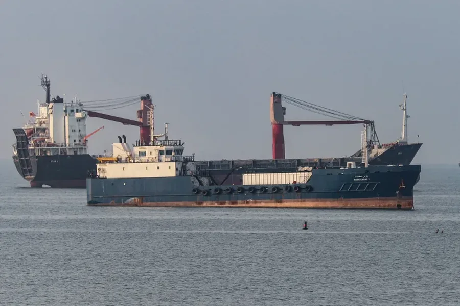 IMO kund&euml;rshton tarif&euml;n 20% p&euml;r Ngushtic&euml;n e Hormuzit: Nuk