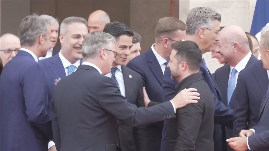Europa me "sytë" nga Ukraina, në Francë firmoset
