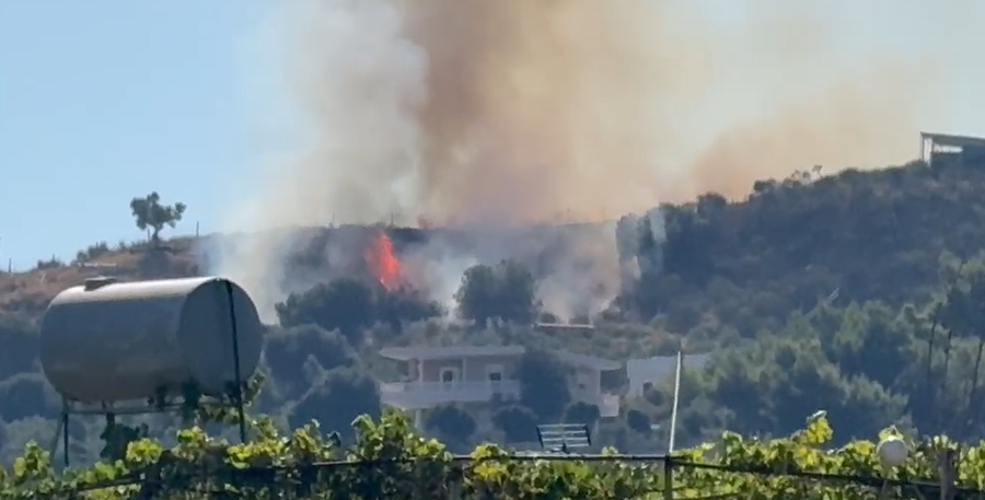 Vlorë, sërish zjarr në lagjen “15 Tetori”