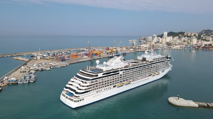 &ldquo;Seven Seas Splendor&rdquo; mb&euml;rrin p&euml;r her&euml; t&euml;