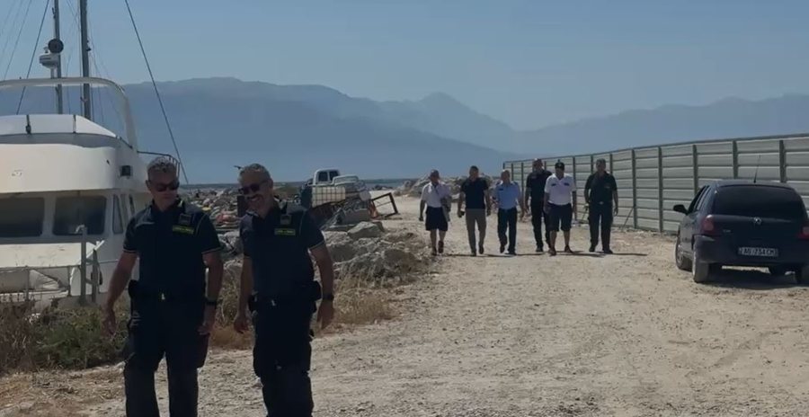 11 emigrantë lëshojnë sinjal SOS në det pranë