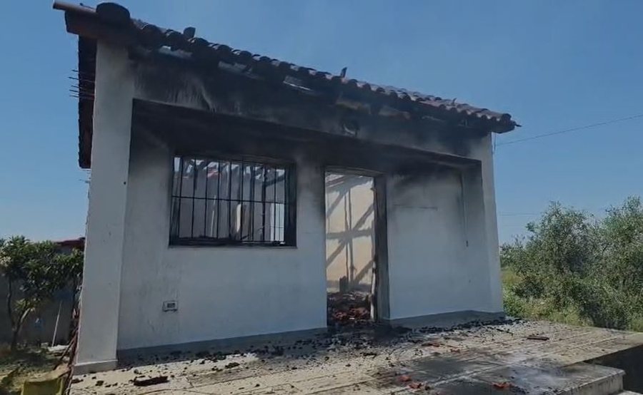 Përfshihet nga flakë banesa në Stan-Karbunar të