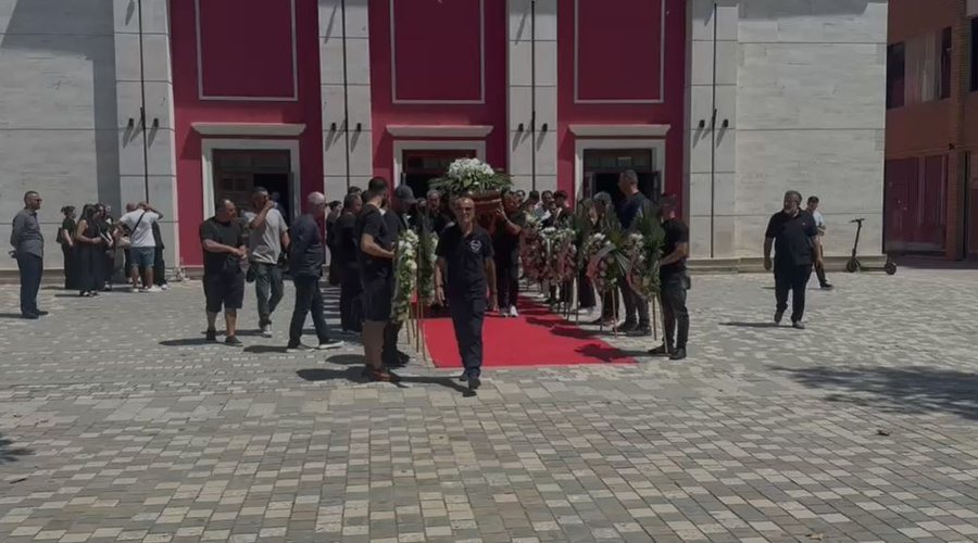 I jepet lamtumira gazetarit Enrik Mehmeti, në homazhe edhe kryeministri