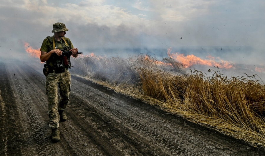 Rusia shënjestron me bomba ndezëse të korrat e Ukrainës