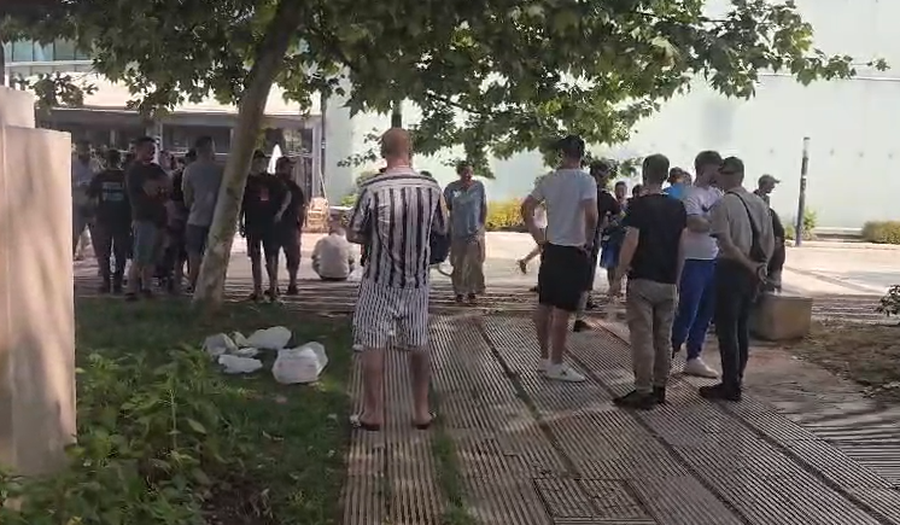 Protesta hyn në ditën e 51-të, qytetarët mblidhen para