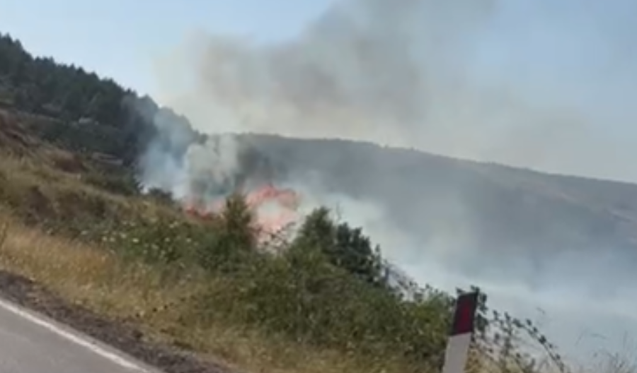 Zjarr në Gjonomadh të Korçës, 4-5 vatra aktive
