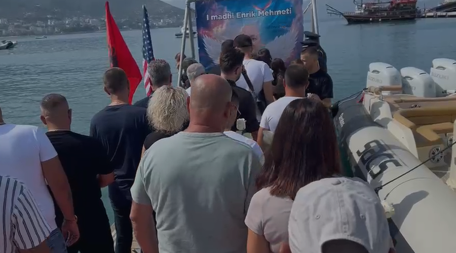 Nj&euml; tr&euml;ndafil p&euml;r Enrikun, miqt&euml; mblidhen p&euml;r t&euml;