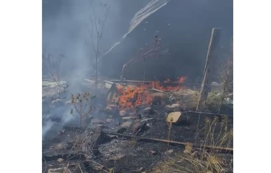 Zjarr n&euml; Lazarat, digjen sip&euml;rfaqe bari dhe shkurre, shmanget rreziku