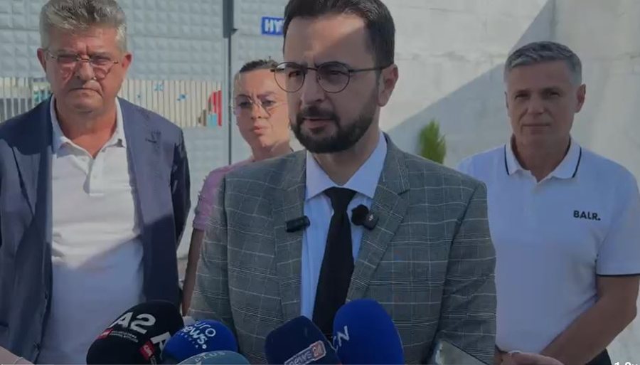 Avokati i Popullit viziton t&euml; burgosur&euml;n me foshnj&euml;n 7-muajshe