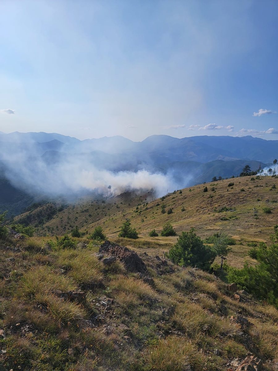 Zjarr n&euml; Voskopoj&euml;, forcat zjarrfik&euml;se dhe Sh&euml;rbimi Pyjor