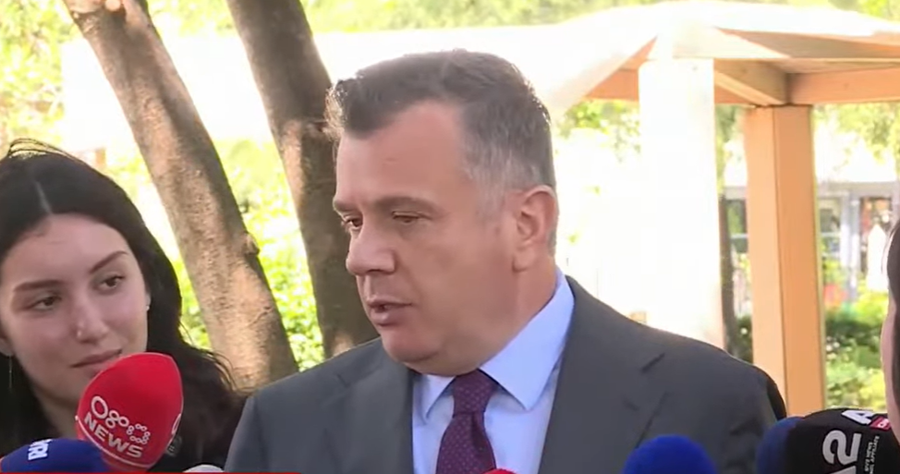 &ldquo;Kam emra&rdquo;, Balla: Ata q&euml; komandojn&euml; dhun&euml;n n&euml;