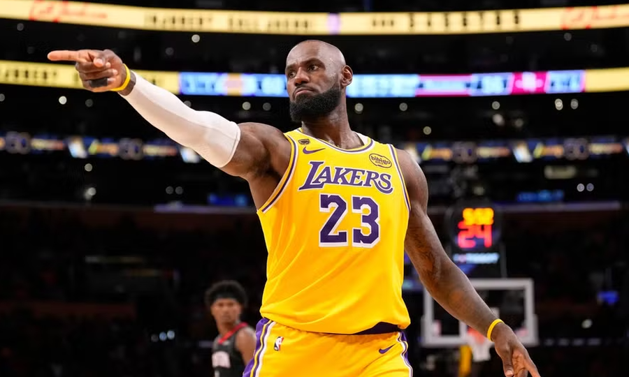 LeBron James vendos t&euml; ardhmen, firmos me ekipin e ri