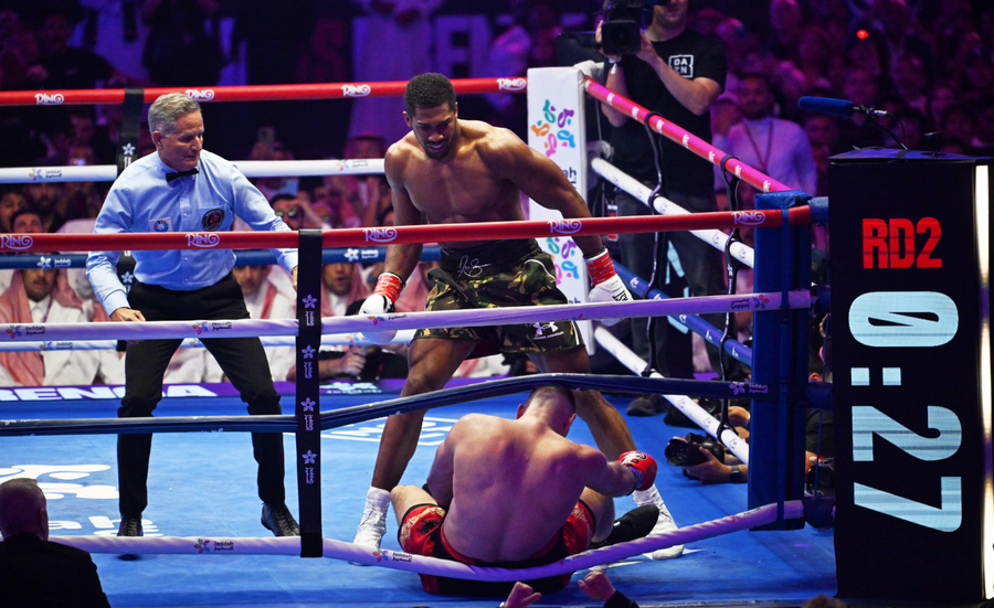 Anthony Joshua fiton me vuajtje me Kristian Preng&euml;n, shqiptari e