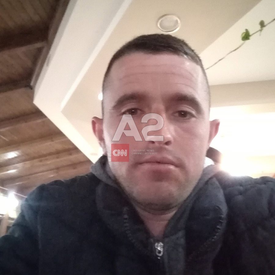 Ndezi zjarr për pastrimin e barërave, por i vuri flakën