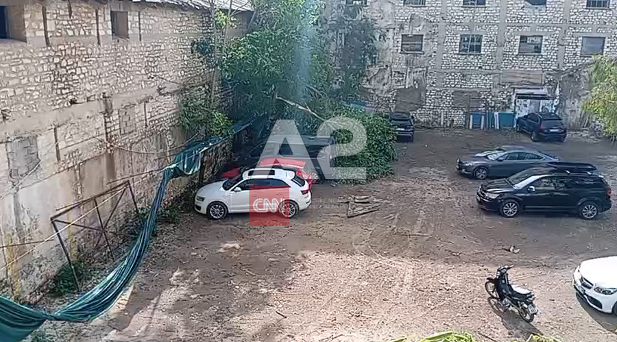 Stuhia godet Sarand&euml;n, makina t&euml; d&euml;mtuara dhe nd&euml;rprerje