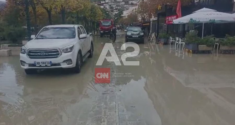 Pedonalja e Beratit nën ujë, dëme në dhjetëra biznese