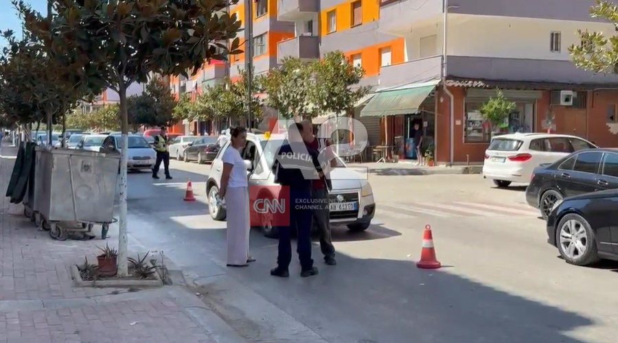 Fier, makina përplas këmbësorin te vijat e bardha