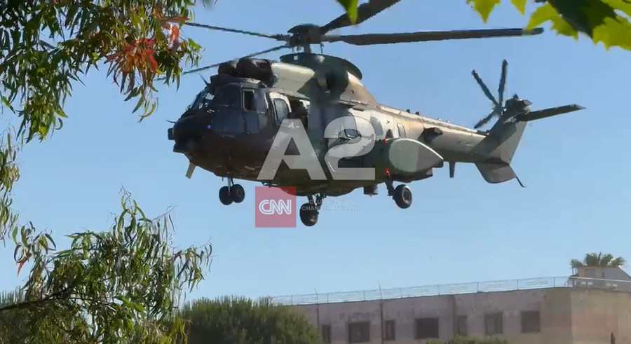 Rama mb&euml;rrin me helikopter n&euml; Vlor&euml;, takim me banor&euml;t e