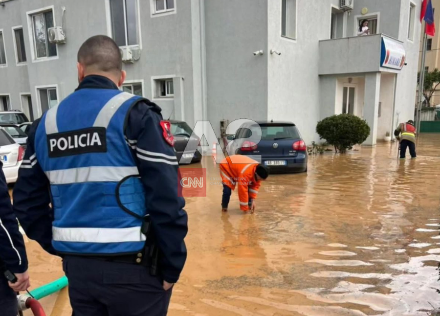 Prezenc&euml; uji n&euml; Komisariatin e Himar&euml;s