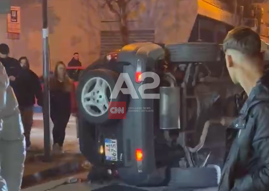 Pamje nga aksidenti i rëndë në Kombinat, një makinë