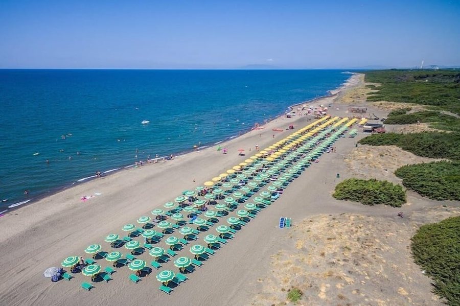 Shembet gropa e rërës që hapi për të luajtur, vdes