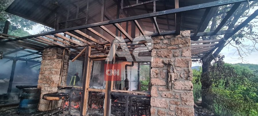 Shkrumbohet shtëpia në Vithkuq