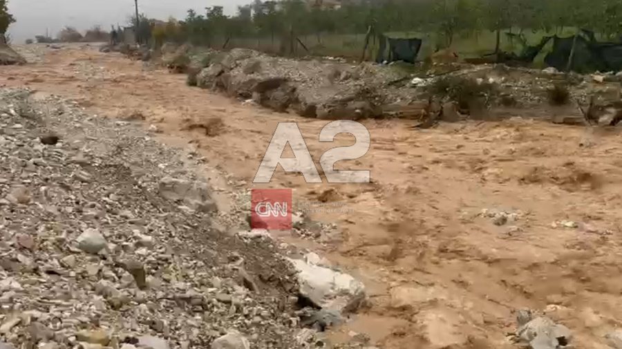 Përroi del nga shtrati, izolohen banorët e Lazaratit