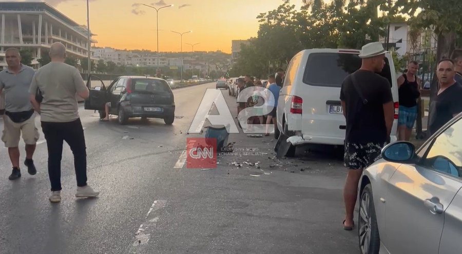 Aksident në Urën e Dajlanit, makina përplaset me mjetin e parkuar
