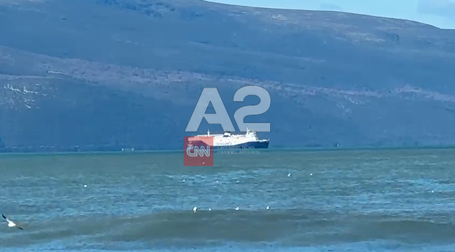 Er&euml; e fort&euml; n&euml; bregdetin e Vlor&euml;s, trageti q&euml;ndron