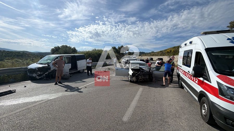 Makina p&euml;rplaset me furgonin, nj&euml; i plagosur r&euml;nd&euml; n&euml;