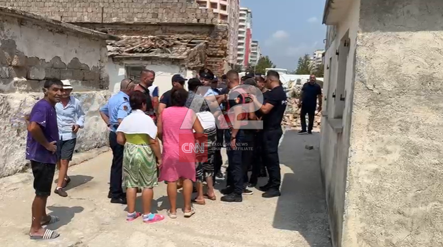 Nis shembja e ndërtesave pranë Portit të Vlorës,