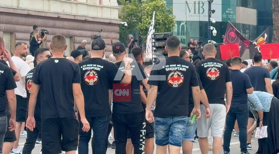Tifozët kuqezi bojkotojnë miqësoren e kombëtares, i