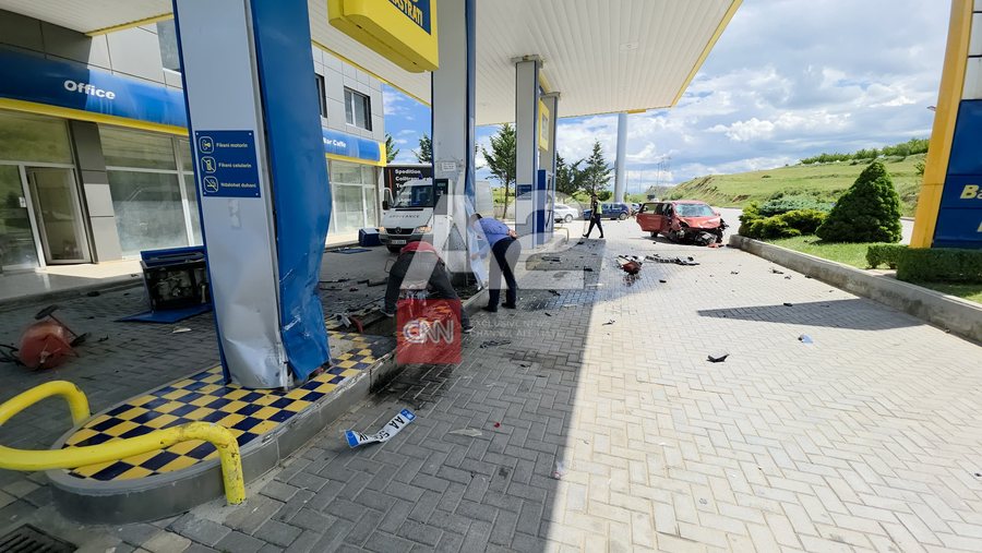 Korçë, makina shkatërron pikën e karburantit