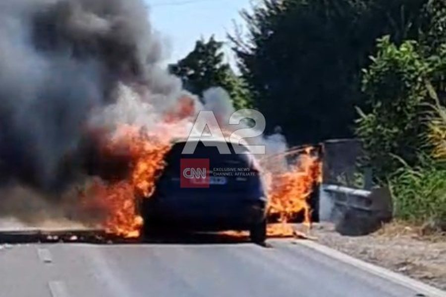 Makina shpërthen në flakë në autostradën Lushnje-Fier