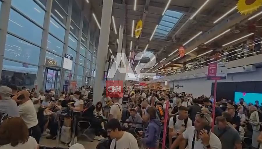 Moti i keq, 2 avionë nuk ulen dot në Aeroportin ‘Nënë