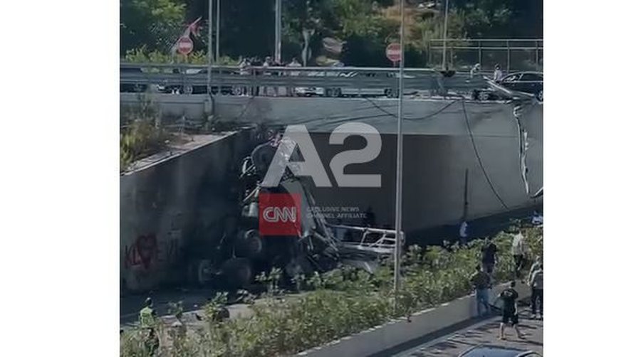 Si betonierja &ccedil;au gardhin metalik te mbikalimi i TEG dhe zuri posht&euml;