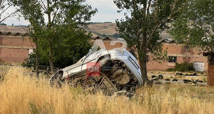 Car leaves the road and overturns in Korça, driver injured