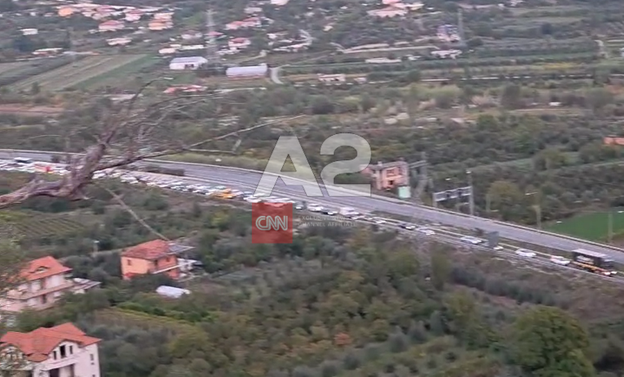 Punimet në aksin Vorë-Durrës, trafik i rënduar në