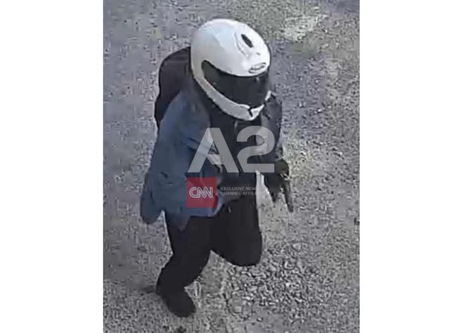 Me pistoletë në dorë dhe skafandër në kokë, A2 CNN