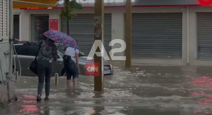 Durrësi zgjohet nën pushtetin e ujit