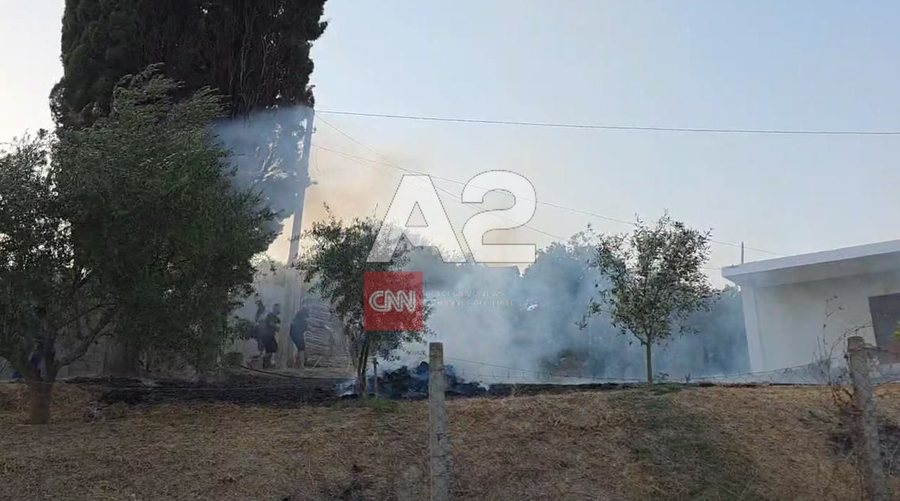 Zjarri përfshin oborrin e një banese në Libofshë të