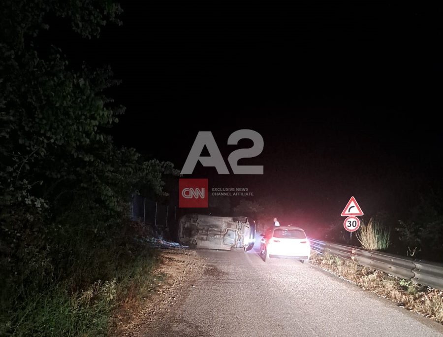 Aksident në Tepelenë, përmbyset automjeti, shoferi dërgohet